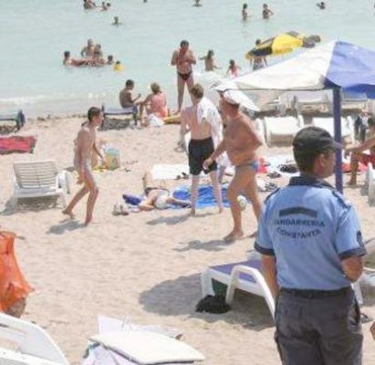 Un hoţ de pe plajă şi un urmărit naţional, încarceraţi la Constanţa